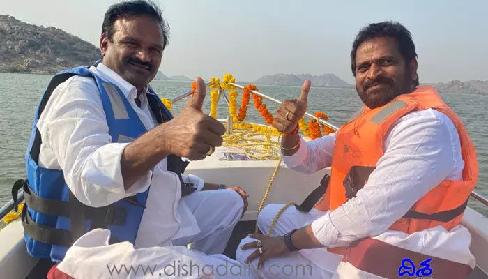 కోయిల్ సాగర్ జల విహార యాత్రలో.. మంత్రి శ్రీనివాస్ గౌడ్ కోయిల్ సాగర్ జల విహార యాత్రలో.. మంత్రి శ్రీనివాస్ గౌడ్