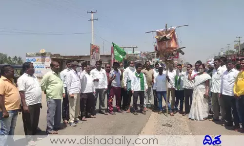 గూడూరులో చిన్న జీయర్ స్వామి దిష్టి బొమ్మ దగ్ధం