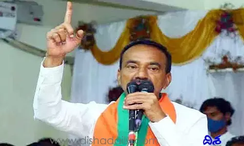 బహిరంగ చర్చలకు వచ్చే దమ్ము కేసీఆర్‌కు ఉందా: ఈటల