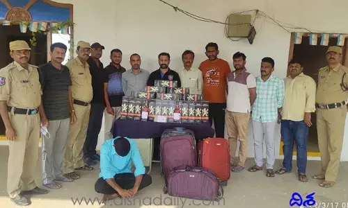 కంగారు పడ్డాడు.. పోలీసులకు పట్టుబడ్డాడు