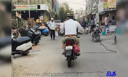 ఏంటి సార్ మీరు హెల్మెట్ పెట్టుకోరా..?