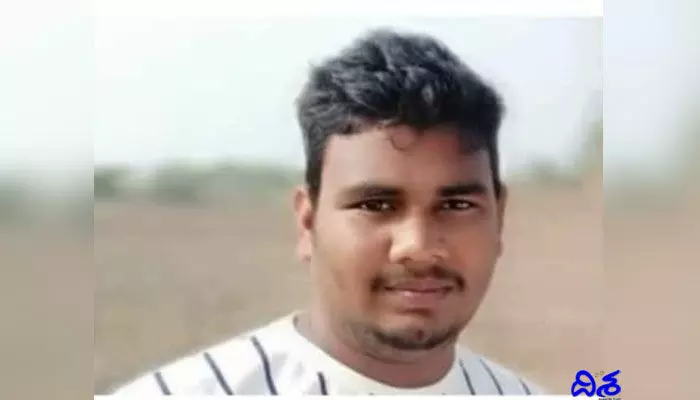 కాలువలో యువకుడు గల్లంతు.. గాలిస్తున్న పోలీసులు కాలువలో యువకుడు గల్లంతు.. గాలిస్తున్న పోలీసులు