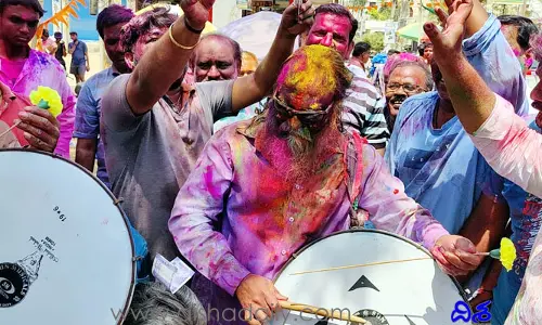 ఒంటినిండా రంగులతో జగ్గారెడ్డి మాస్ డ్యాన్స్ (వీడియో)