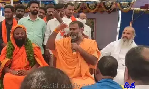 స్వామి పరిపూర్ణానంద సంచలన వ్యాఖ్యలు.. వాళ్లు దేవతలే అంటూ..