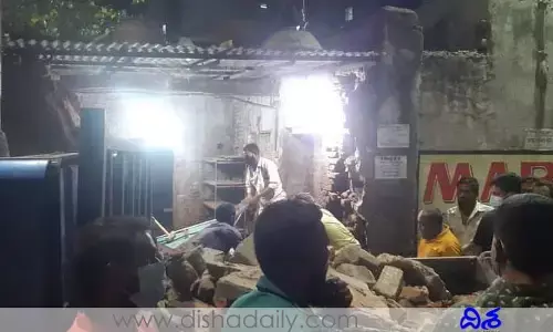 బంగ్లాదేశ్‌లో రాధాకృష్ణ టెంపుల్‌పై మూకదాడి.. విగ్రహాలు, నగదు అపహరణ