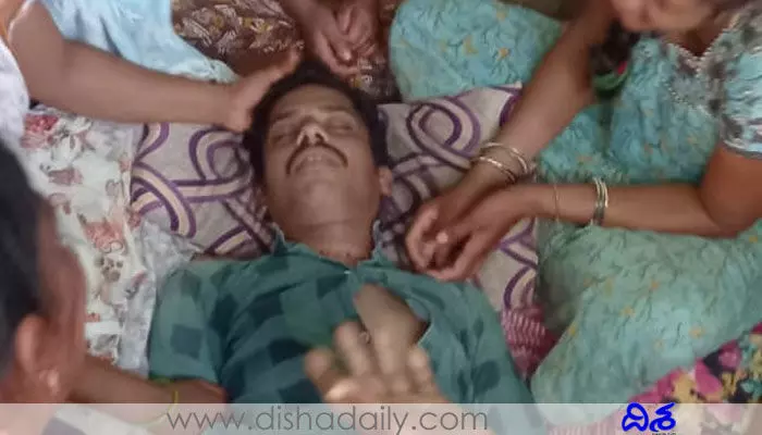 ఆ గ్రామంలో విషాదం.. తండ్రీకొడుకులకు కరెంట్ షాక్.. ఆ గ్రామంలో విషాదం.. తండ్రీకొడుకులకు కరెంట్ షాక్..
