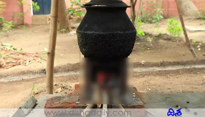 దారుణం.. చందాకు వచ్చిన బాలుడిపై వేడి నీళ్లు పోసిన సర్పంచ్ దారుణం.. చందాకు వచ్చిన బాలుడిపై వేడి నీళ్లు పోసిన సర్పంచ్