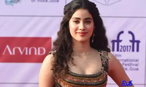 లిప్‌లాక్‌కు సిద్ధమైన శ్రీదేవి కూతుళ్లు.. బోల్డ్ పిక్ వైరల్
