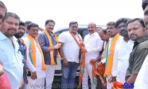 బండి సంజయ్ సమక్షంలో బీజేపీలో చేరికలు