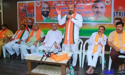 కేంద్రాన్ని తిట్టడానికే బడ్జెట్ సమావేశం.. టీఆర్ఎస్ పై బండి సంజయ్ ఫైర్