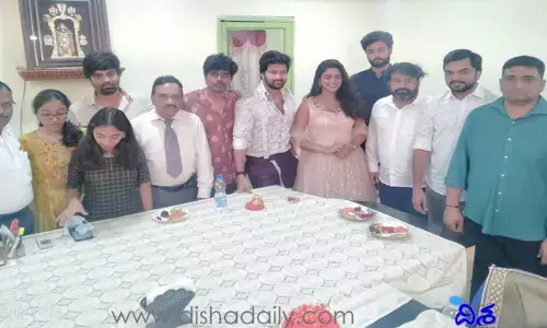 కిట్స్ కళాశాలలో మిస్టర్ ప్రెగ్నెంట్ చిత్ర యూనిట్ సందడి