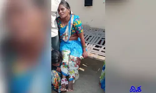 అత్తమామలను ఇంటికి పిలిచిన అల్లుడు.. వచ్చాక గొడ్డలితో..