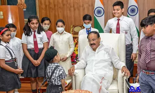 కాషాయీకరణ విద్య ఆరోపణపై ఘాటుగా స్పందించిన ఉపరాష్ట్రపతి వెంకయ్య