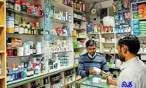 డాక్టర్ల దందా.. సర్కారీ దవాఖాన్లలో మారని పంథా