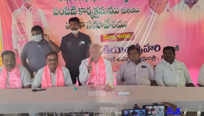 ఉద్యమాల గడ్డ పై మతతత్వ పార్టీ అవసరమా ? : ఎమ్మెల్సీ కడియం శ్రీహరి ఉద్యమాల గడ్డ పై మతతత్వ పార్టీ అవసరమా ? : ఎమ్మెల్సీ కడియం శ్రీహరి