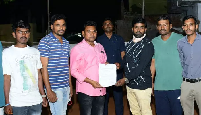 నిర్మాణ దశ నుంచి ఉన్నాం.. మాకు పర్మినెంట్ ఉపాధి కల్పించాలి నిర్మాణ దశ నుంచి ఉన్నాం.. మాకు పర్మినెంట్ ఉపాధి కల్పించాలి