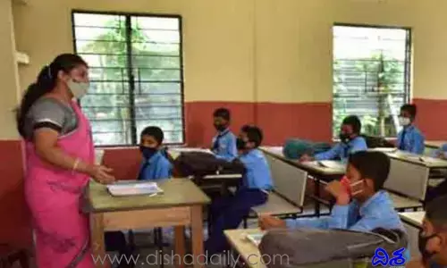 ఒకవైపు ఎగ్జామ్స్.. మరో వైపు అడ్మిషన్స్.. ప్రైవేట్ స్కూల్స్ దందా