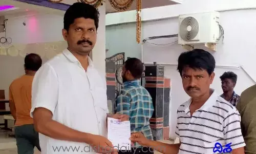 టిఫిన్ సెంటర్‌లపై కొరడా.. జరిమానా విధింపు