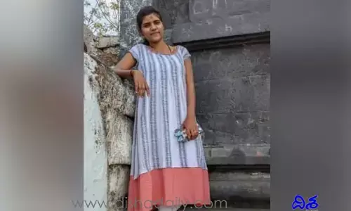 పగబట్టిన పాము.. మూడోసారి కాటుకు యువతి..