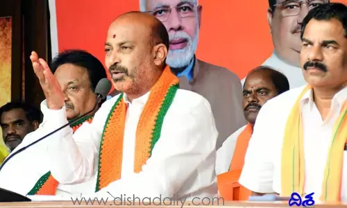 నువ్వు సీపీవా? గూండావా? రిటైర్మెంట్ తర్వాత కుక్కలు కూడా దేకవు : బండి ఫైర్