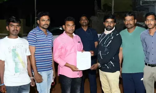 నిర్మాణ దశ నుంచి ఉన్నాం.. మాకు పర్మినెంట్ ఉపాధి కల్పించాలి