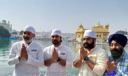 ఆ దుస్తుల్లో దర్శనమిస్తున్న RRR టీం.. ఫొటో వైరల్