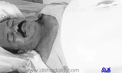 తిరుమలాయపాలెంలో బైకును ఢీకొట్టిన లారీ.. చికిత్స పొందుతూ వ్యక్తి మృతి