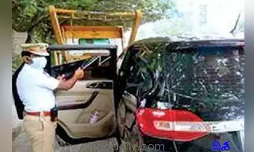 Jr NTRకు షాక్.. ట్రాఫిక్ పోలీసులకు అడ్డంగా దొరికి పోయిన కారు