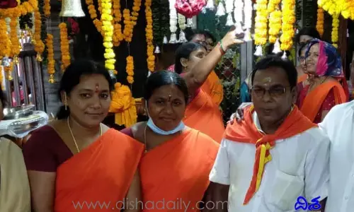 ఫోటో స్పాట్ గా రాజన్న ఆలయం.. భక్తులు ఫైర్