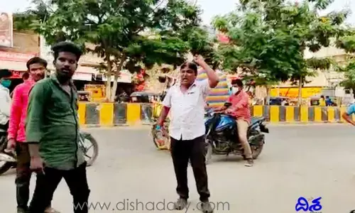 ఓ అభిమాని ఆత్మహత్యాయత్నానికి దారితీసిన ఆర్ఆర్ఆర్ ఫ్లెక్సీ