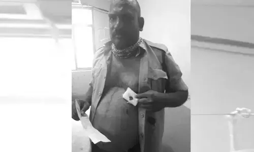 మద్యం మత్తులో హల్ చల్.. ఏకంగా హోంగార్డ్‌పైనే కత్తితో దాడి
