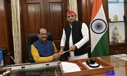 ఎంపీ పదవికి ఎస్పీ చీఫ్ అఖిలేష్ రాజీనామా