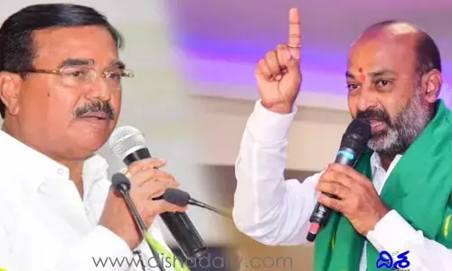 మధ్యలో మాట్లాడటానికి బండి సంజయ్ ఎవరు?
