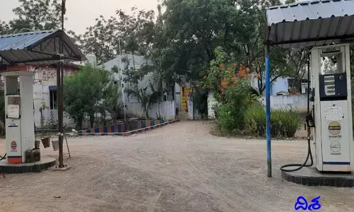 కన్జ్యూమర్ బంకులకు గడ్డుకాలం.. వారి వింత పోకడే కారణమా!