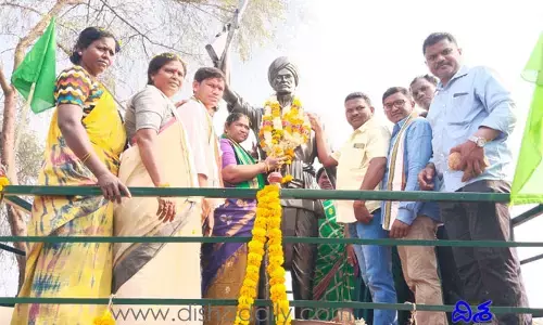 రైతులకు సంకెళ్లు వేసిన ఘనత కేసీఆర్‌కే దక్కింది: ఎమ్మెల్యే సీతక్క