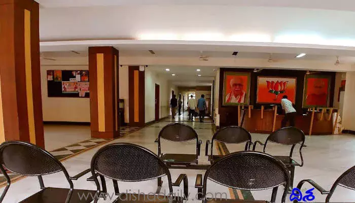 బీజేపీ రాష్ట్ర కార్యాలయం ఎదుట గిరిజన సంఘాల ధర్నా బీజేపీ రాష్ట్ర కార్యాలయం ఎదుట గిరిజన సంఘాల ధర్నా