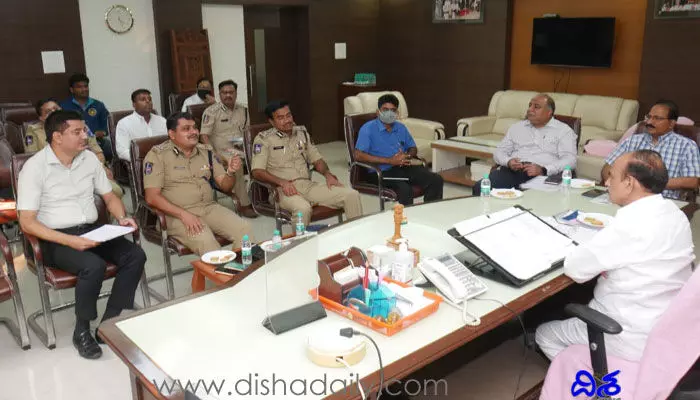 ఫైర్ ఎన్ఓసీ లపై సర్వే చేయండి.. హోంమంత్రి మహమూద్ అలీ ఆదేశం ఫైర్ ఎన్ఓసీ లపై సర్వే చేయండి.. హోంమంత్రి మహమూద్ అలీ ఆదేశం