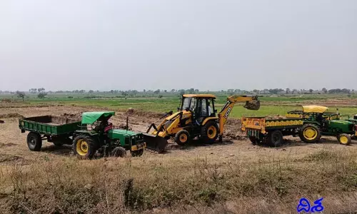 ప్రభుత్వ ఆదాయానికి అక్రమార్కుల గండి.. యథేచ్చగా దందా..