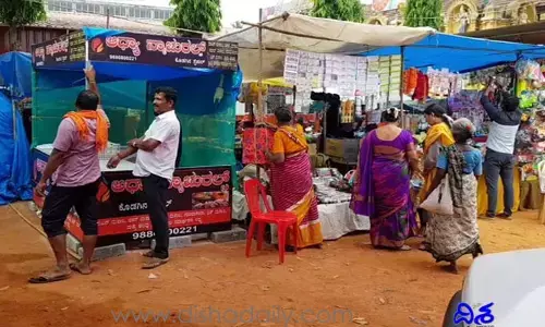 ఆలయ జాతర్లలో ఆ విక్రయదారుల నిషేధం.. కర్ణాటక లో వెలసిన పోస్టర్లు