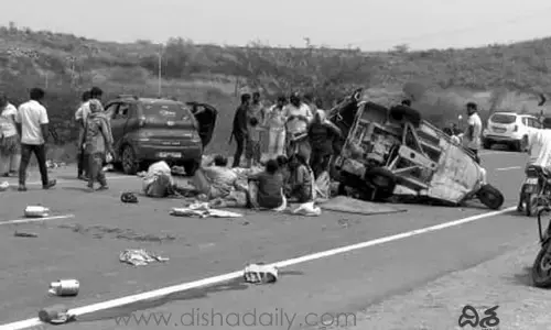 ఆటోను ఢీకొట్టిన కారు.. నలుగురు దుర్మరణం