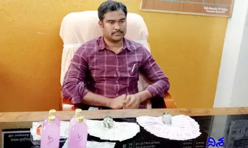 రాజుగారి తోటలో బుక్కైన ఎస్ఐ