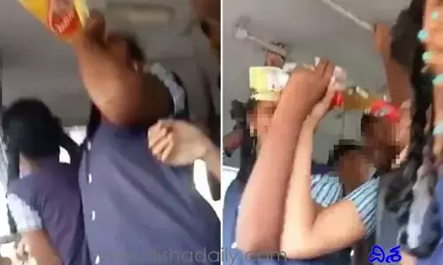 బ‌స్సులో బ‌హిరంగంగా అమ్మాయిలూ, అబ్బాయిలూ క‌లిసి.. వీడియో పోలీసులుదాకా వెళ్లింది!