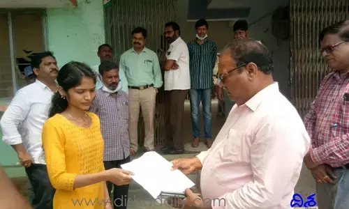 సిబ్బంది ప్రవర్తనపై మహిళా డాక్టర్ ఫిర్యాదు.. చివరికి తానే రాజీనామా చేసి..