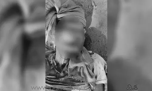 టిఫిన్ చేద్దామని వెళ్తూ.. మృత్యుఒడిలోకి..