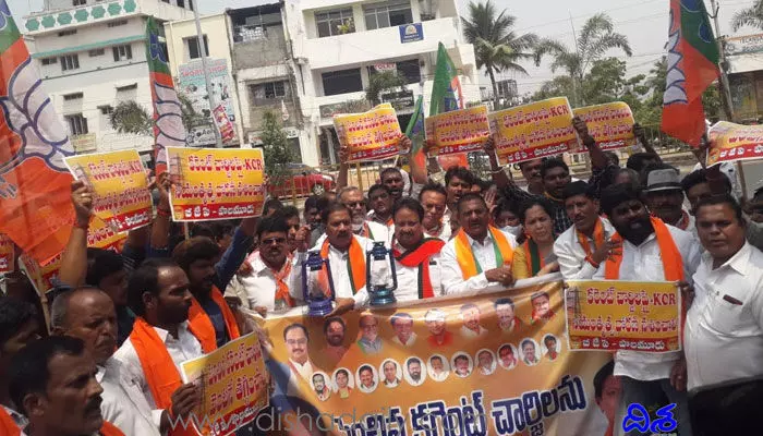 సీఎం చేసిన తప్పులు కప్పిపుచ్చేందుకే కేంద్రంపై విమర్శలు సీఎం చేసిన తప్పులు కప్పిపుచ్చేందుకే కేంద్రంపై విమర్శలు
