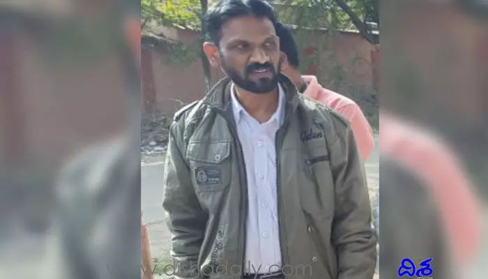 మహిళలపై చేసిన దాడికి స్వామీ దాస్ బదిలీ.. మహిళలపై చేసిన దాడికి స్వామీ దాస్ బదిలీ..