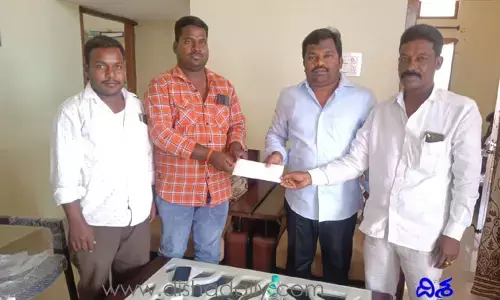 అనాథ విద్యార్థికి వడ్ల నందన్న ఆపన్నహస్తం..