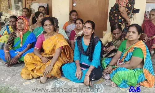 పిల్లలు కాలేదని భార్యకు విడాకుల నోటీస్ పంపిన భర్త