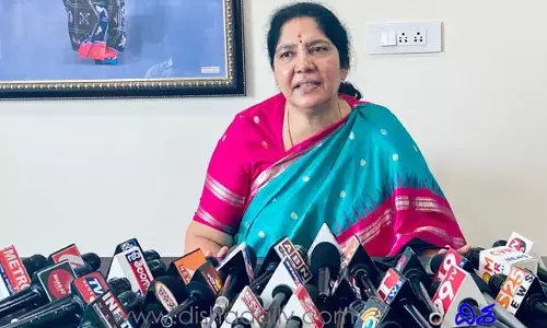 ఆయన టీ అమ్మాడంటే సంతోషించాం.. ఇప్పుడు ఆ సంస్థనే అమ్మేస్తున్నాడు..