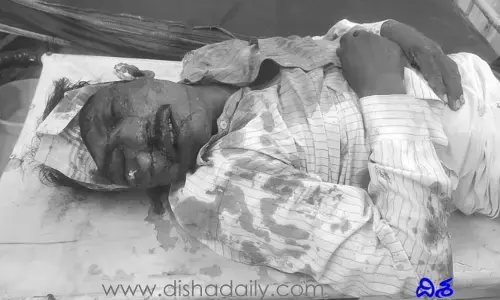 బైక్ అదుపు తప్పి కింద పడి వీఆర్వో మృతి
